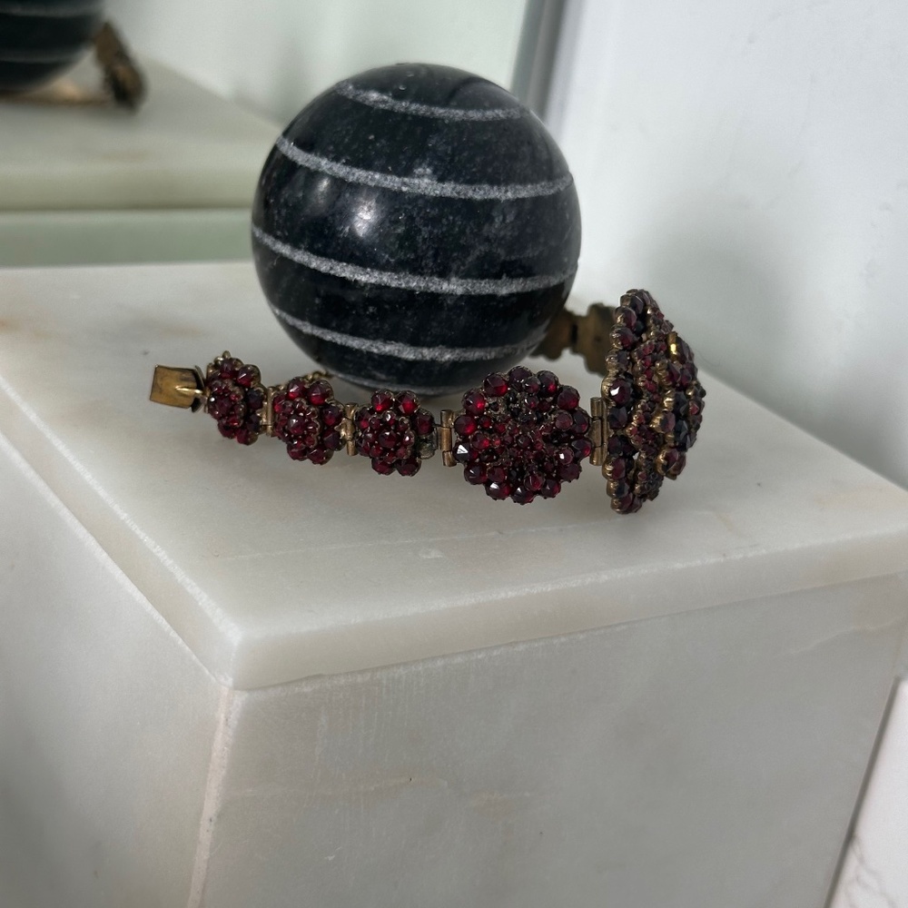 Victorian Antique Bohemian Garnet Flower Bracelet with clasp - RARE - Picture 7 of 10